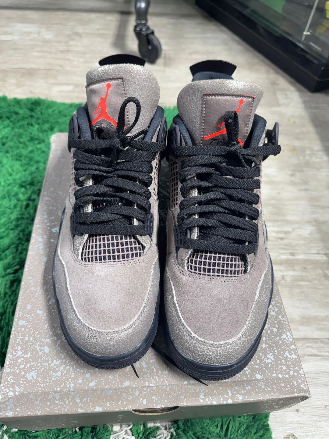 Jordan 4 Retro Taupe Haze USED