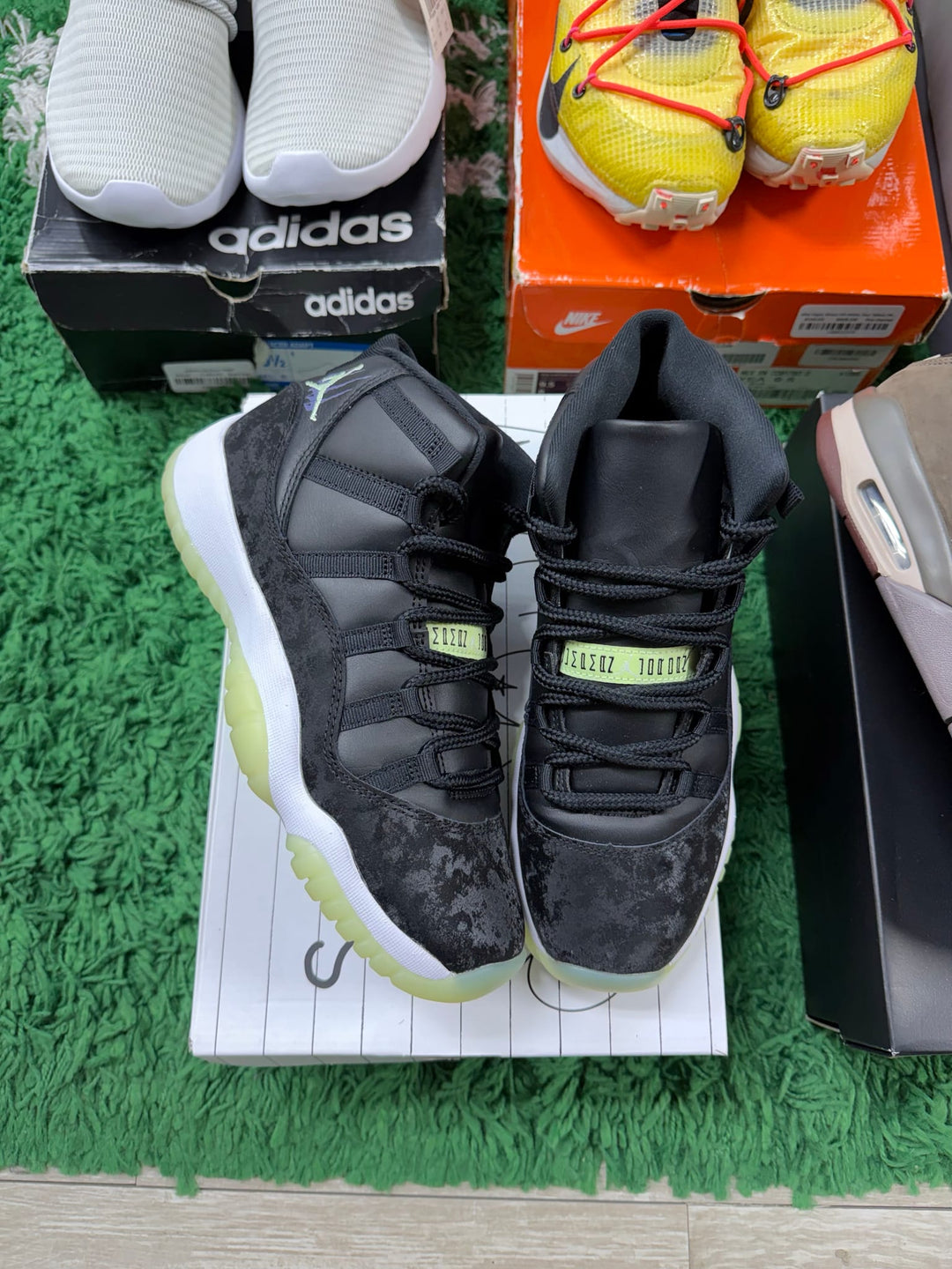 Jordan 11 Retro Black Barely Volt (GS) USED