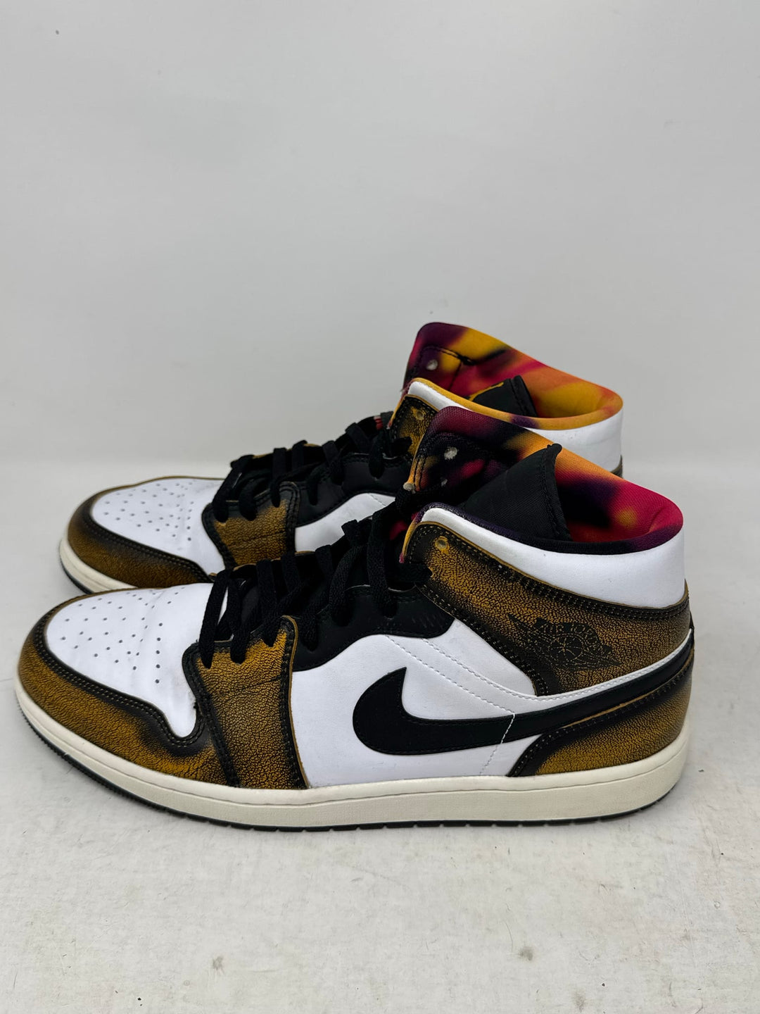 Jordan 1 Mid SE Orange Wear Away USED