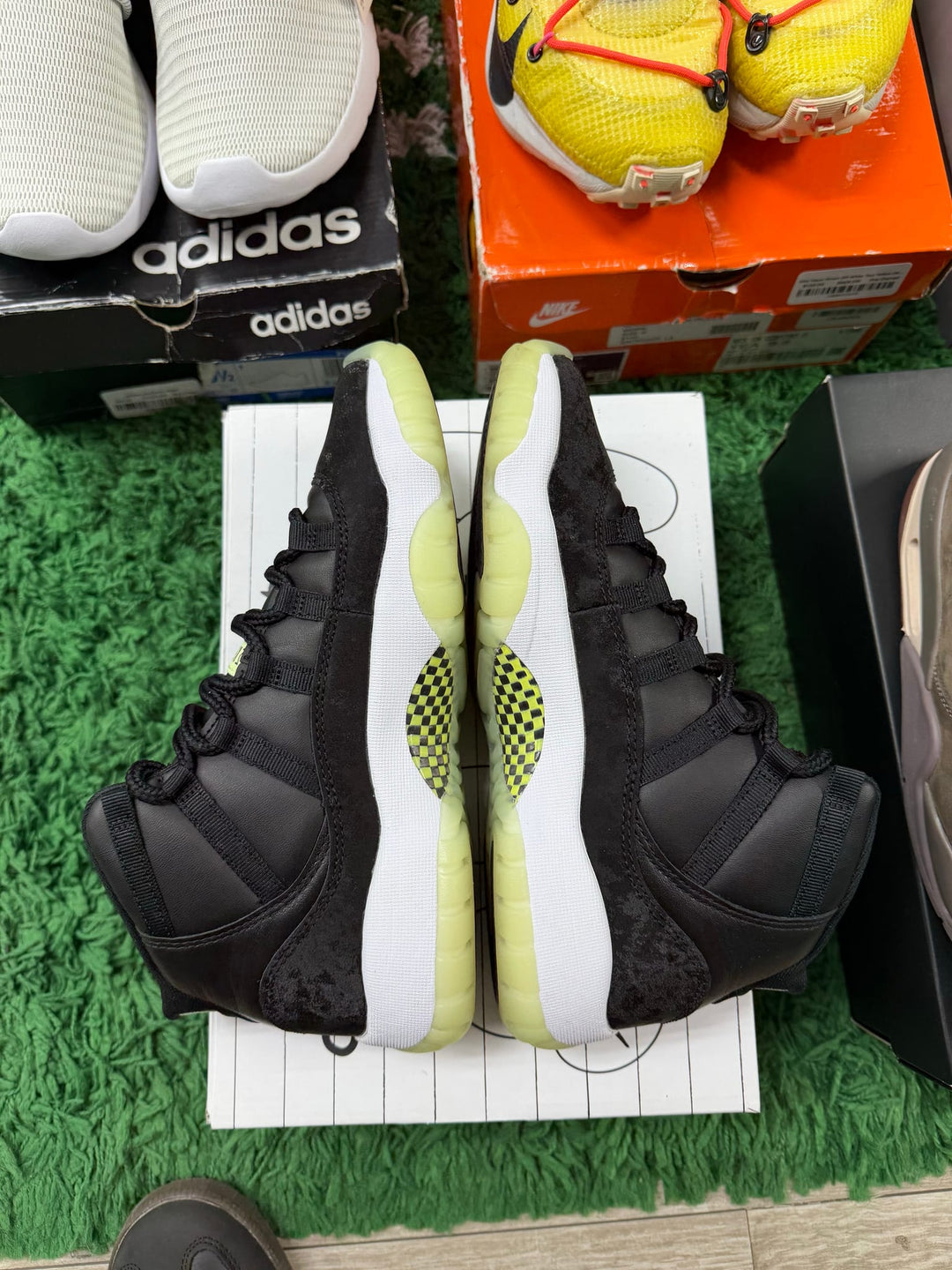 Jordan 11 Retro Black Barely Volt (GS) USED