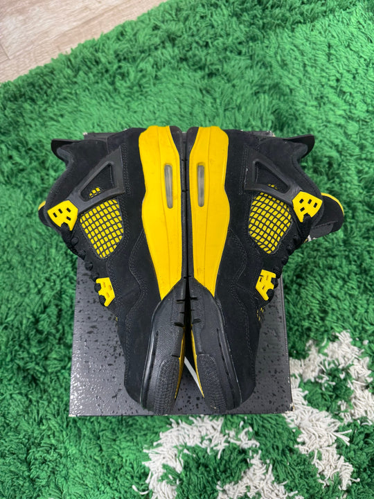 Jordan 4 Retro Thunder (2023) (GS) USED