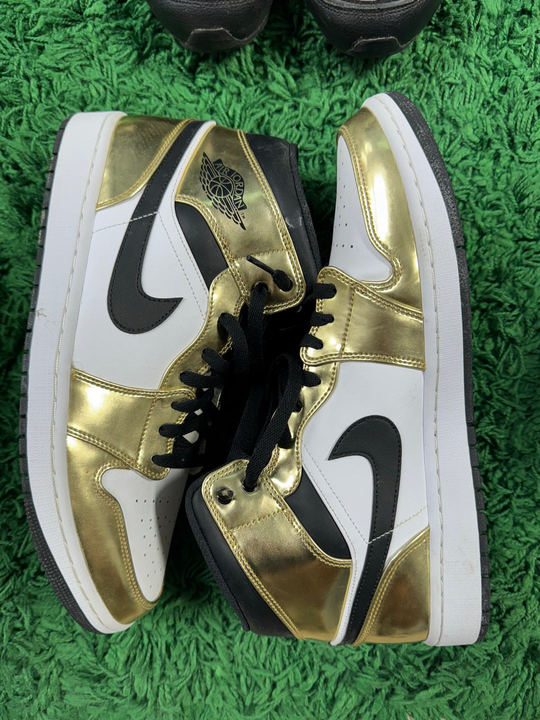 Jordan 1 Mid Metallic Gold Black White USED