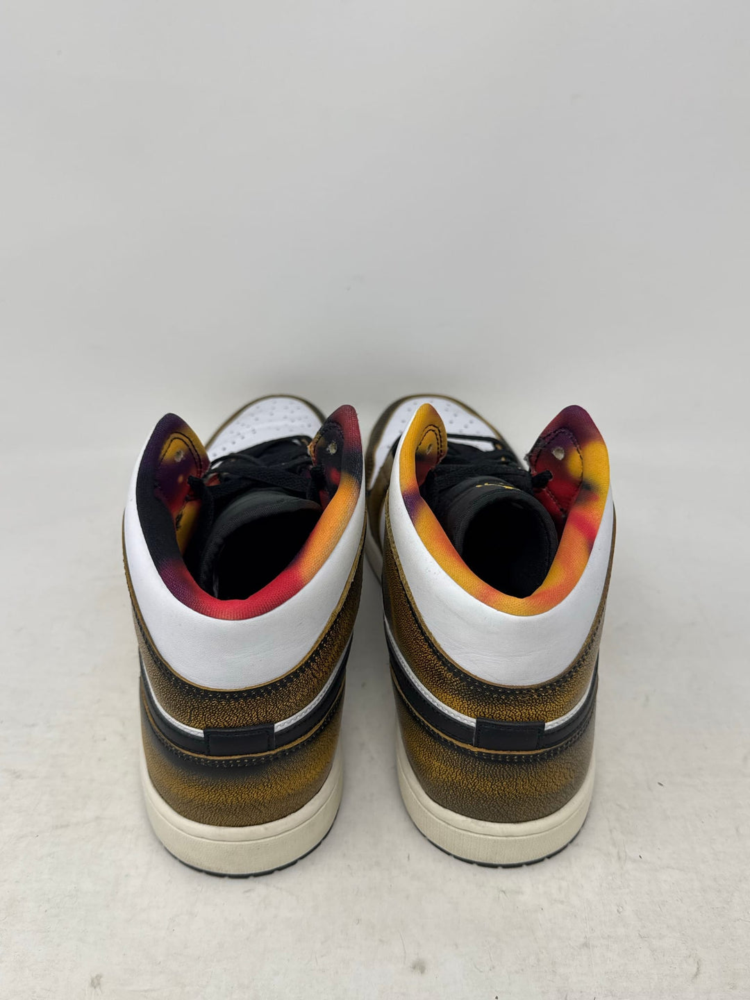 Jordan 1 Mid SE Orange Wear Away USED
