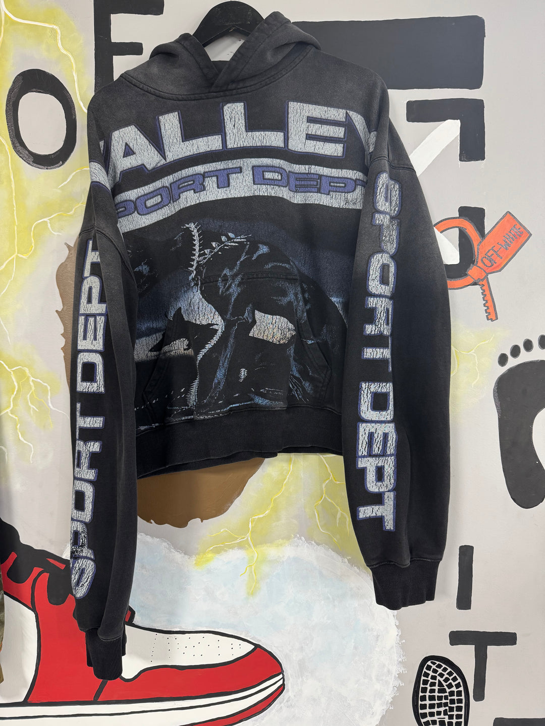 VALE FOREVER WATCH DOG HOODIE USED