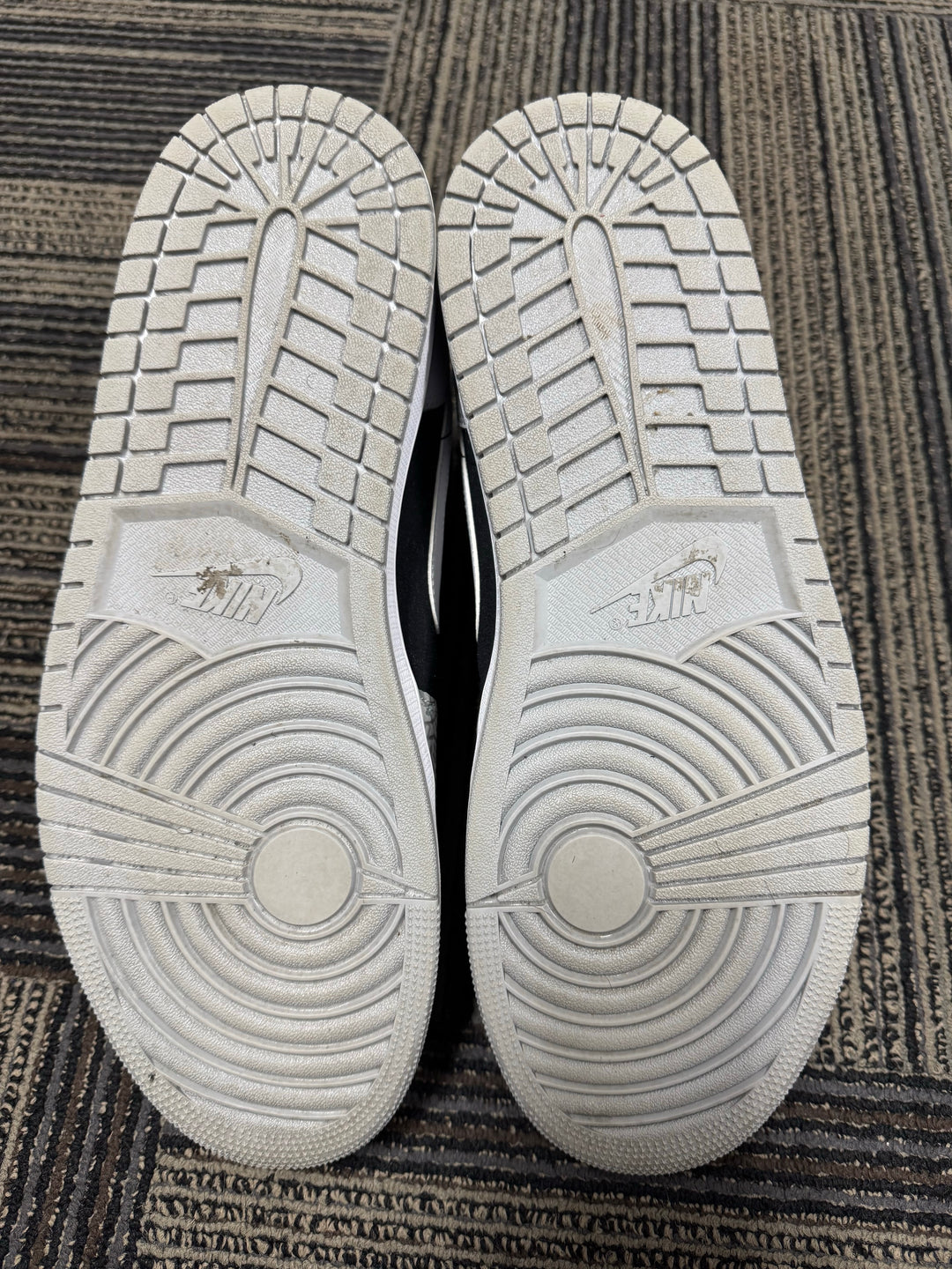 Jordan 1 Mid SE Elephant Print USED