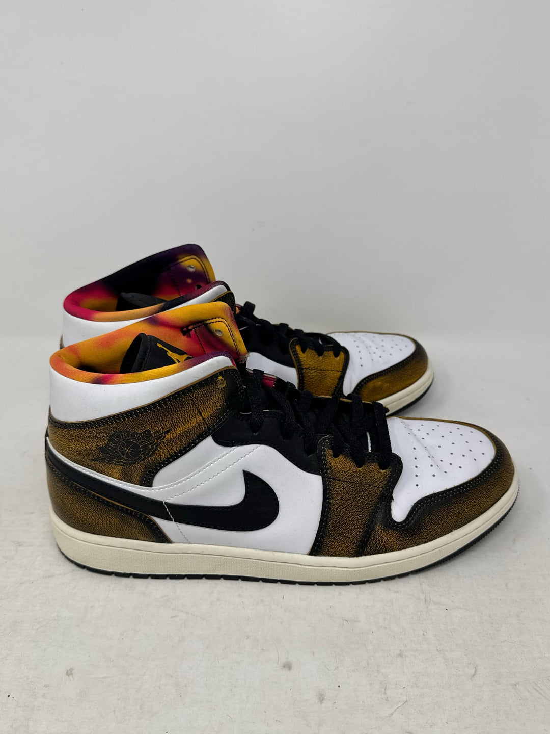 Jordan 1 Mid SE Orange Wear Away USED