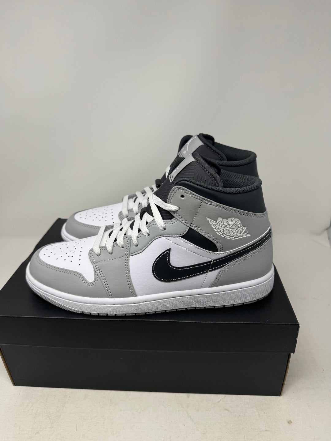 Jordan 1 Mid Light Smoke Grey Anthracite USED