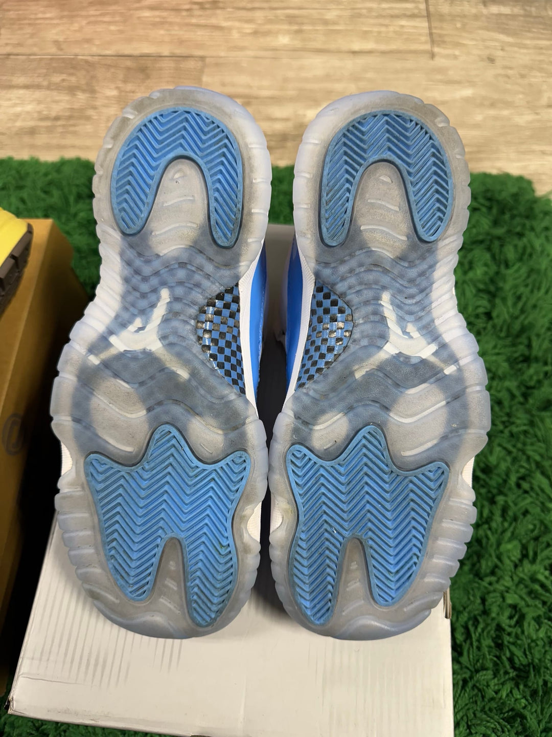 Jordan 11 Retro Low University Blue (2026) (GS) USED