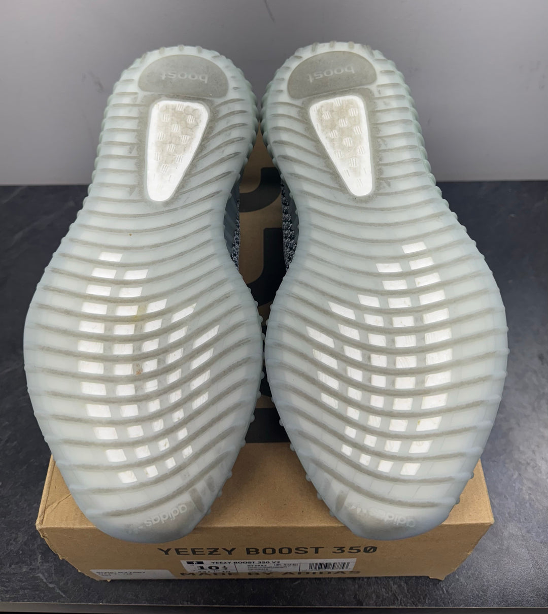 adidas Yeezy Boost 350 V2 Ash Blue USED