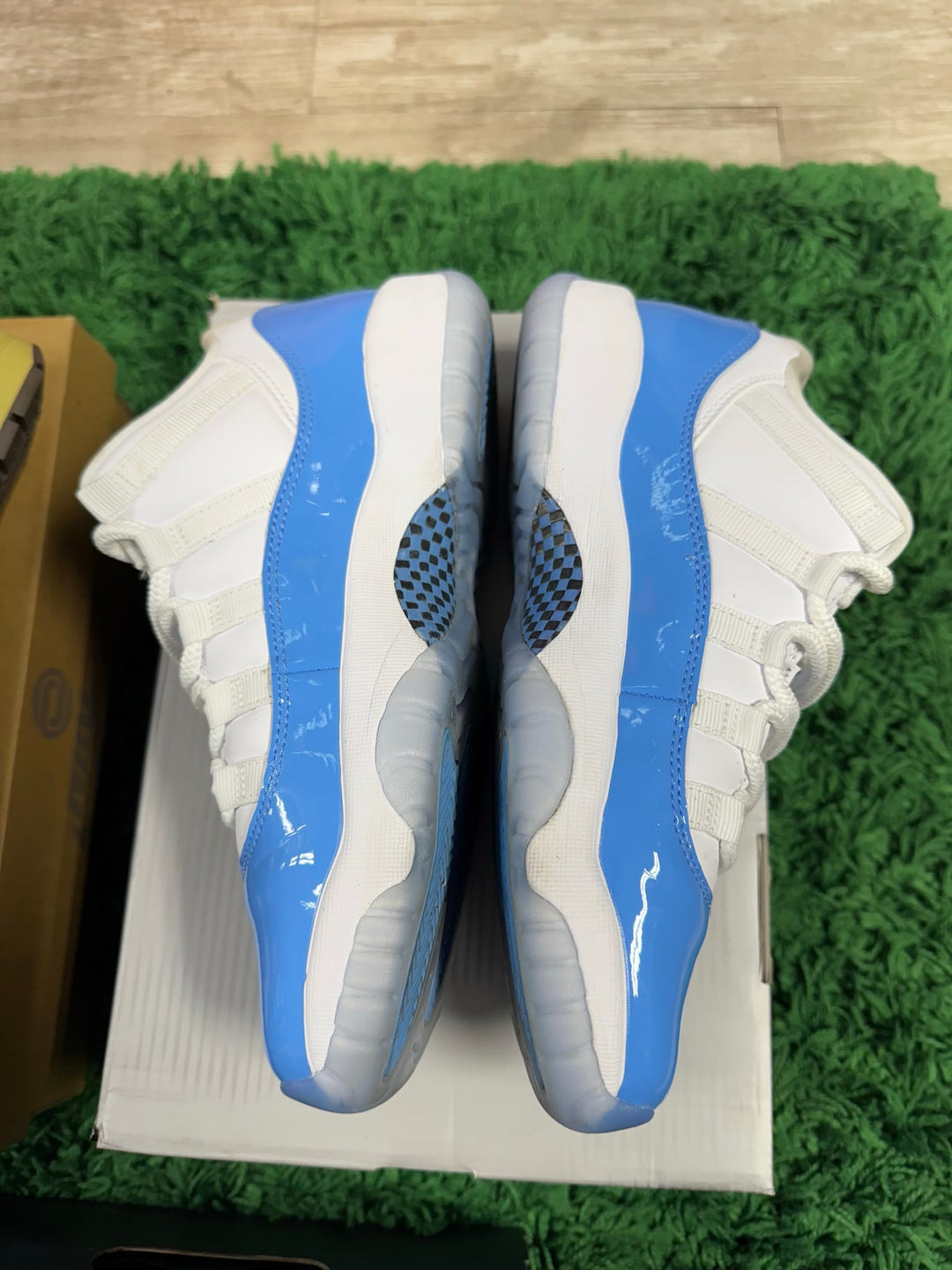 Jordan 11 Retro Low University Blue (2026) (GS) USED