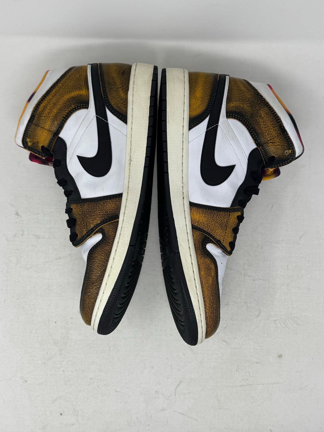 Jordan 1 Mid SE Orange Wear Away USED