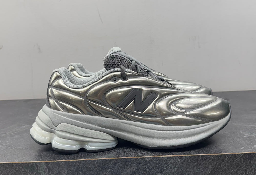 New Balance 5030 Metallic Silver Grey USED