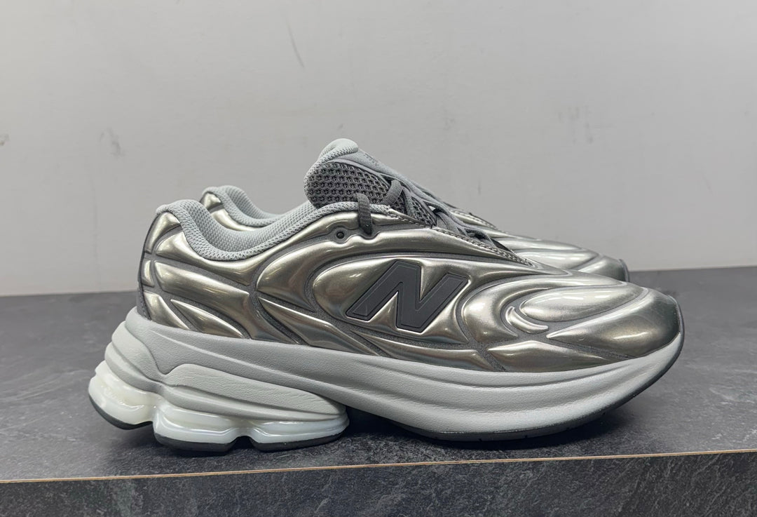 New Balance 5030 Metallic Silver Grey USED