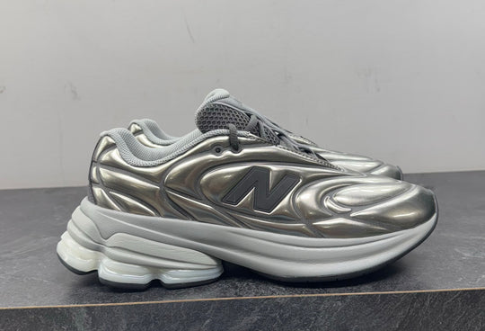 New Balance 5030 Metallic Silver Grey USED